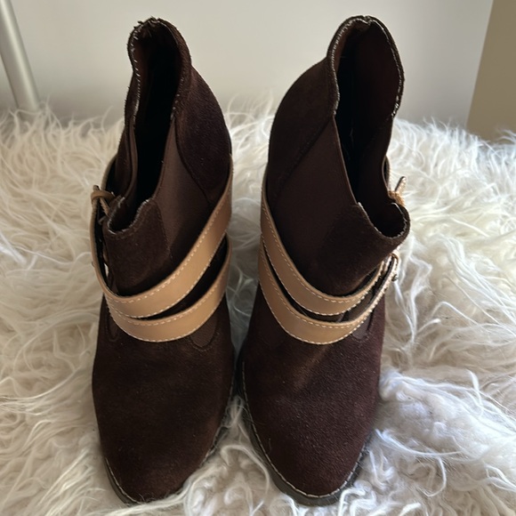 Women’s popular KELSI DAGGER ANKLE BOOTS. Size 6.5 - Picture 2 of 7